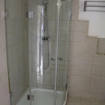 Kifer Apartment *